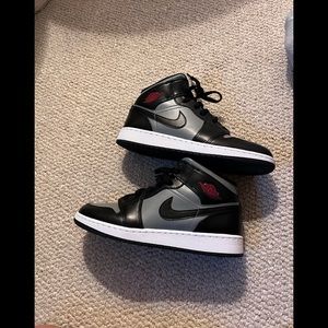 Jordan 1 mids shadow red size 7 in youth and size 7 in men